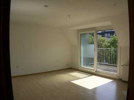 Sonnige Wohnung mit Balkonen in bester Lage in Düsseldorf Oberkassel