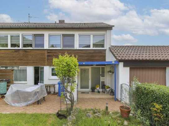 Renovierungsbedürftiges 3-Familien-Reiheneckhaus mit Balkon, Garten und 2 Garagen