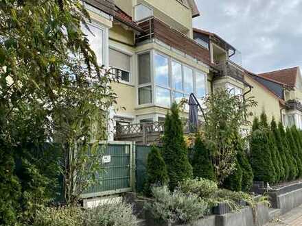 Helle Maisonette in grüner Lage mit Balkon und Tiefgaragenstellplatz.