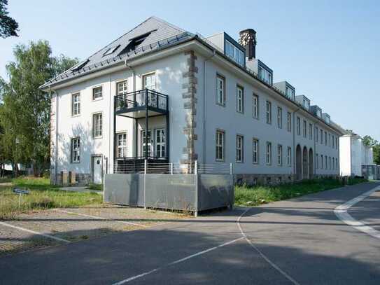 wunderschöne 2-Zimmer-Wohnung mit Balkon in stilvollem ehemaligem Kasino im Grünen KFW 70