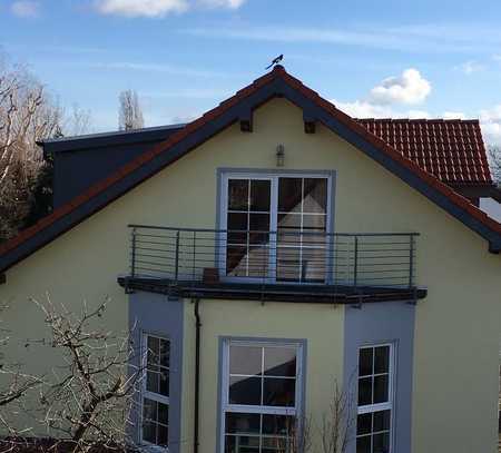 Schöne, helle und gemütliche 3-Zimmer Wohnung in 3-Familienhaus in ruhiger Wohngegend in Holweide