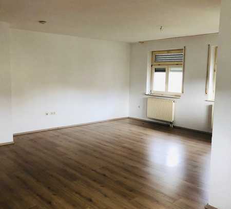 Ruhige 4-Zimmer-Wohnung mit Balkon und EBK in Langenenslingen