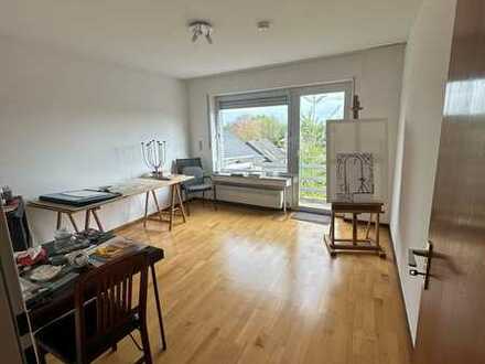 central 2-Room Flat / zentrale 2-Zimmer-Wohnung