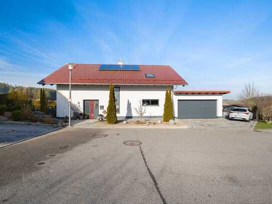 Modernes Einfamilienhaus mit Pool und traumhaftem Ausblick