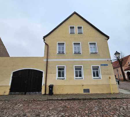 Weihnachten im neuen Zuhause. Haus und Hof zum Schnäppchenpreis!