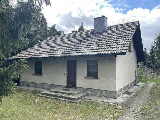 Einfamilienhaus in Berlin Biesdorf mit Keller auf schönem Grundstück.