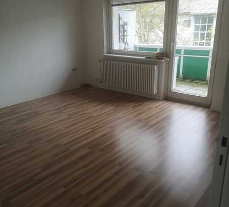 Attraktive 3-Raum-Wohnung mit Balkon und EBK in Berlin Reinickendorf!