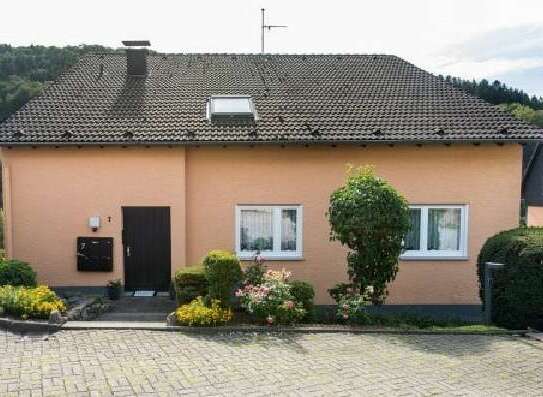 Blick in Grüne - Schöne 3,5 Zimmer-Wohnung mit Terrasse