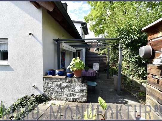 Mit Liebe gepflegte DHH in Aichtal inkl. Doppel-Carport in einer ruhig gelegenen Straße!