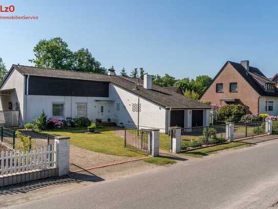 Exclusive Immobilie mit Doppelgarage und großem Carport