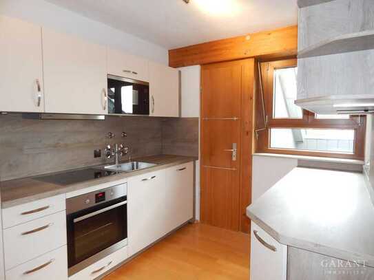 2 1/2 Zimmer-Wohnung im Maisonette-Stil mit Garage und Balkon