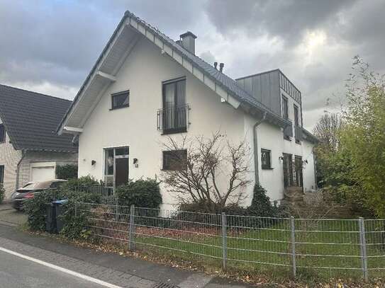 JA, zum großzügigen Einfamilienhaus mit Garten und Garage in Langenfeld-Wiescheid!