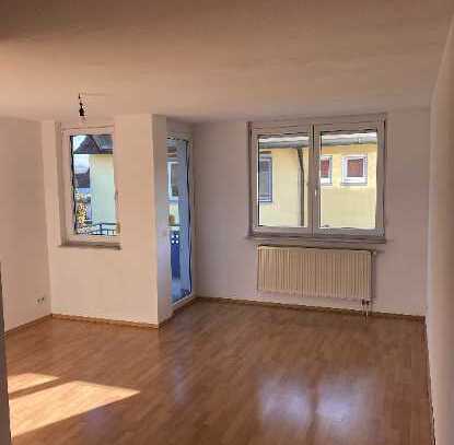 Ansprechende 2,5-Zimmer-Wohnung mit Balkon und EBK in Oppenweiler