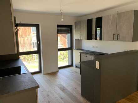 Stilvolle, neu und hochwertige, 3-Zimmer Wohnung mit EBK (Erstbezug)