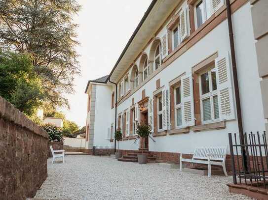 Exklusive Villa am Neckar: 350m2 auf zwei Ebenen mit 200m2 Terrasse