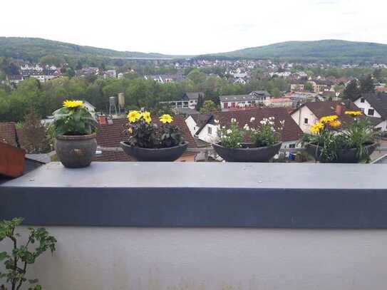 Sehr schöne individuelle 3,5-4 Zimmer Wohnung mit großem Südwest Balkon