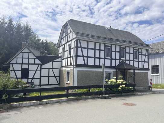 gemütliches Häuschen mit ehem. 2 Wohnungen, Carport, sep. Garage