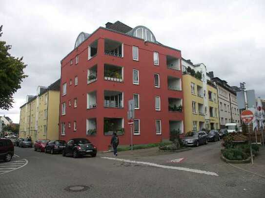 Kapitalanlage, 4-Zimmer-DG-Wohnung mit Balkon in Mülheim-Broich