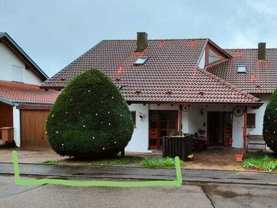 Preiswerte 5-Raum-Doppelhaushälfte mit gehobener Innenaustattung in Mundelsheim