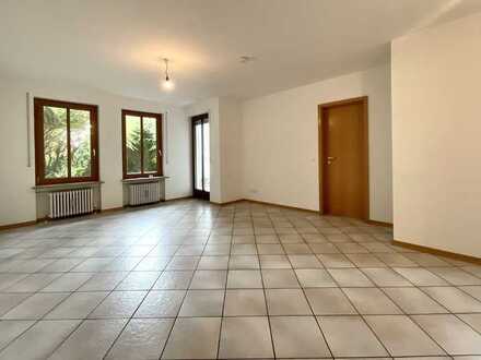 Gepflegte 3-Zimmer Wohnung mit eigenem Garten und Terrasse