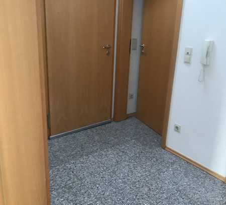 Schöne 3-Zimmer-Dachgeschosswohnung mit Balkon und Einbauküche in Passau