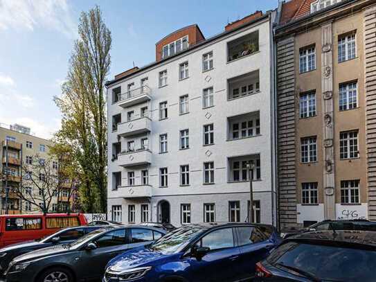 Nahe *Volkspark Friedrichshain*: Gründerzeit-Wohnung mit BALKON – 2 Zimmer – PROVISIONSFREI