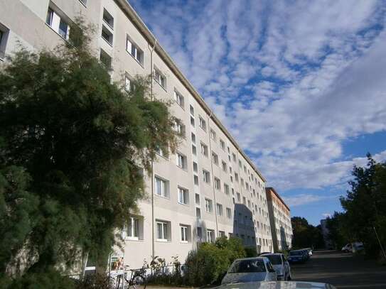 2 RW mit schönem großen Balkon