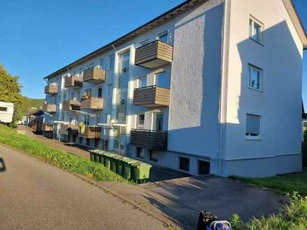 Familienfreundliche u. attraktive 4,5-Zimmer-Etagenwohnung, EBK, 2 Balkone, Garage uvm.