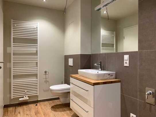 SANIERTE WOHNUNG MIT GROSSEM WEST - BALKON !
