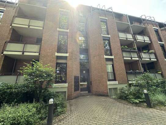 Exklusive 3-Raum-Wohnung (teilmöbliert) mit zwei Balkon in Köln Weiden