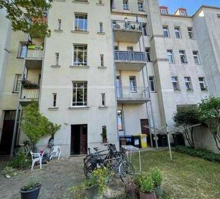 neu renoviert, zentrale Lage, Laminat, Tgl.bad m.Wanne, Balkon