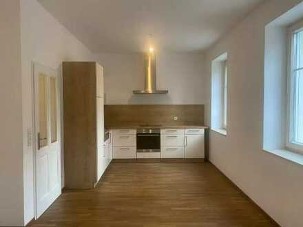 Geschmackvolle Wohnung mit zwei Räumen und Einbauküche in Leverkusen