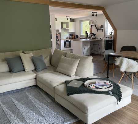 Helle 3-Zimmer-Dachgeschosswohnung mit Blick auf den Thielenbrucher Wald in Köln-Dellbrück