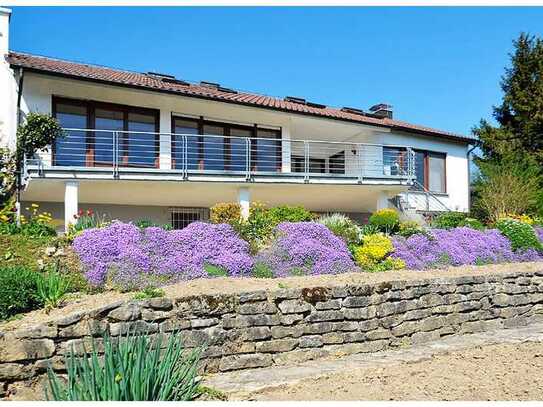 Einfamilienhaus mit Aussicht u grossem Garten