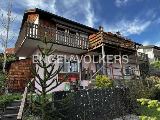 Einzigartiges Holzhaus in traumhafter Aussichtslage • Gestaltungspotential + Einliegerwohnung