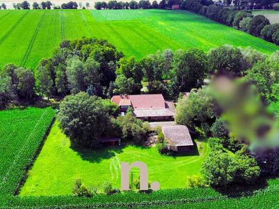 // Ländlich leben - Wohnhaus mit Scheune, Stall, Remise, Wiese, Ackerfläche und kleinem Waldstück