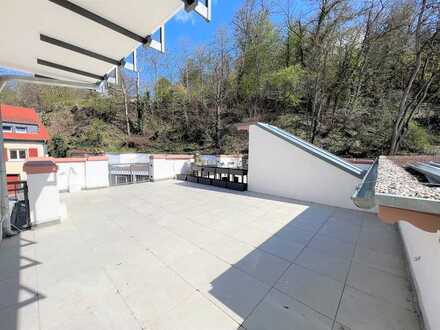 **Traumhafte Maisonette-Wohnung mit 53 m² großer Dachterrasse in kernsaniertem Kulturdenkmal**