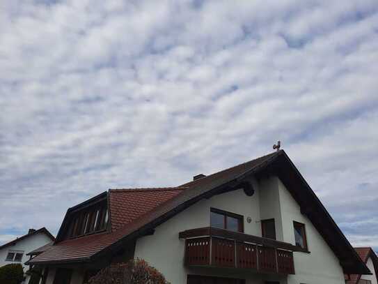 Schöne DG-Wohnung mit EBK und Balkon