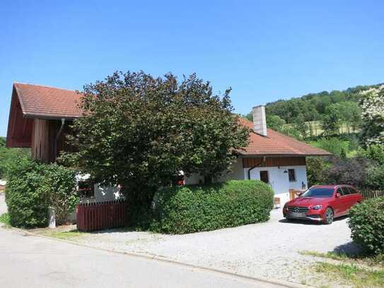 EINMALIGES WUNDERSCHÖNES LANDHAUS MIT HERRLICHEM GARTEN IN WÜHN/GRAFLING BEI DEGGENDORF