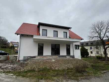 Stilvolles, großes und neuwertiges 3-4 Zimmer 2Fam.Haus mit Keller in Gaildorf