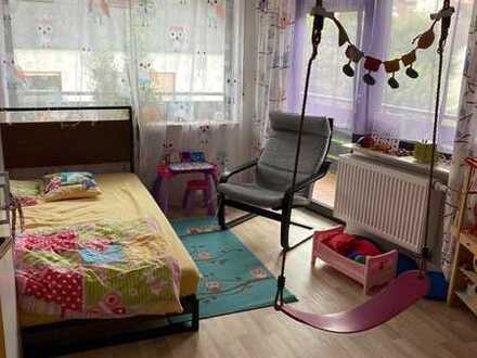 Attraktive 7-Zimmer-Wohnung mit Balkon und Einbauküche in Reichelsheim