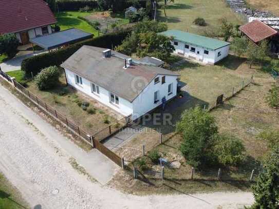 Hübscher Bungalow mit Nebengelass auf großem Grundstück