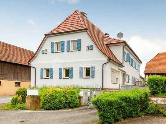 Idyllisches Dreifamilienhaus mit Stil: Garage, Carport, Innenhof, Nebengebäude, Felsenkeller & mehr