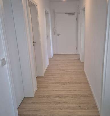 Erstbezug - aufwändig modernisierte 3 1/2 Zimmerwohnung - Balkon - eigener Garten - sehr gute Lage