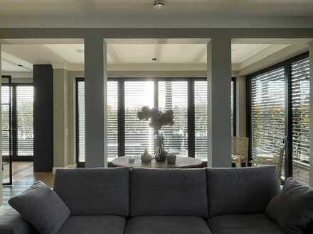 Exklusiv und luxuriös: Penthouse im Bundesviertel mit Whirlpool, Sauna nähe Post Tower und Rheinaue