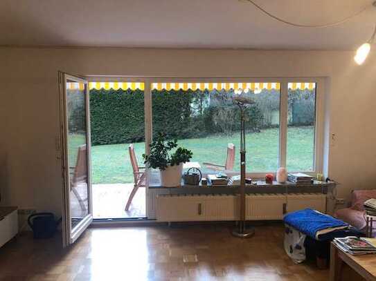 Stilvolle, gepflegte 3-Zimmer-EG-Wohnung mit Terrasse, Balkon und EBK in Starnberg