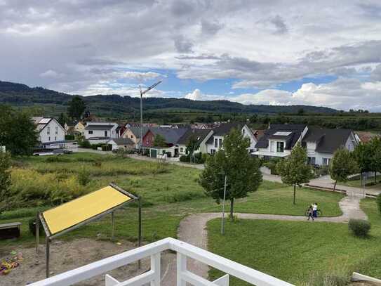 Erstbezug 3,5-Raum-DG-Wohnung mit luxuriöser Innenausstattung mit EBK in Eichstetten am Kaiserstuhl