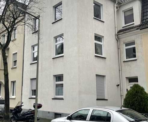 "Ideal für junge Leute"
Große 2,5 Zimmer-Wohnung mit Balkon in 47226 Duisburg-Rheinhausen