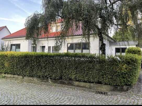 Freistehendes Haus mit großem Garten zentral in Düsseldorf