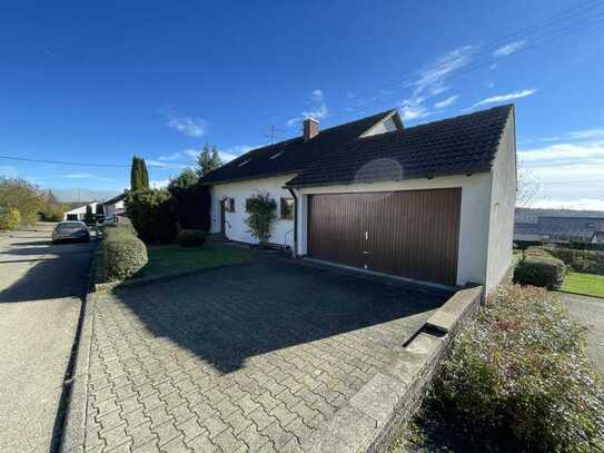 Freistehendes Einfamilienhaus mit Einliegerwohnung, Garten u. Garage in Heroldstatt zu verkaufen